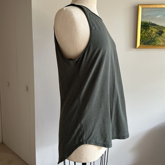 Lululemon Army Green Split Back Tank Size 10 great condition - Picture 4 of 5